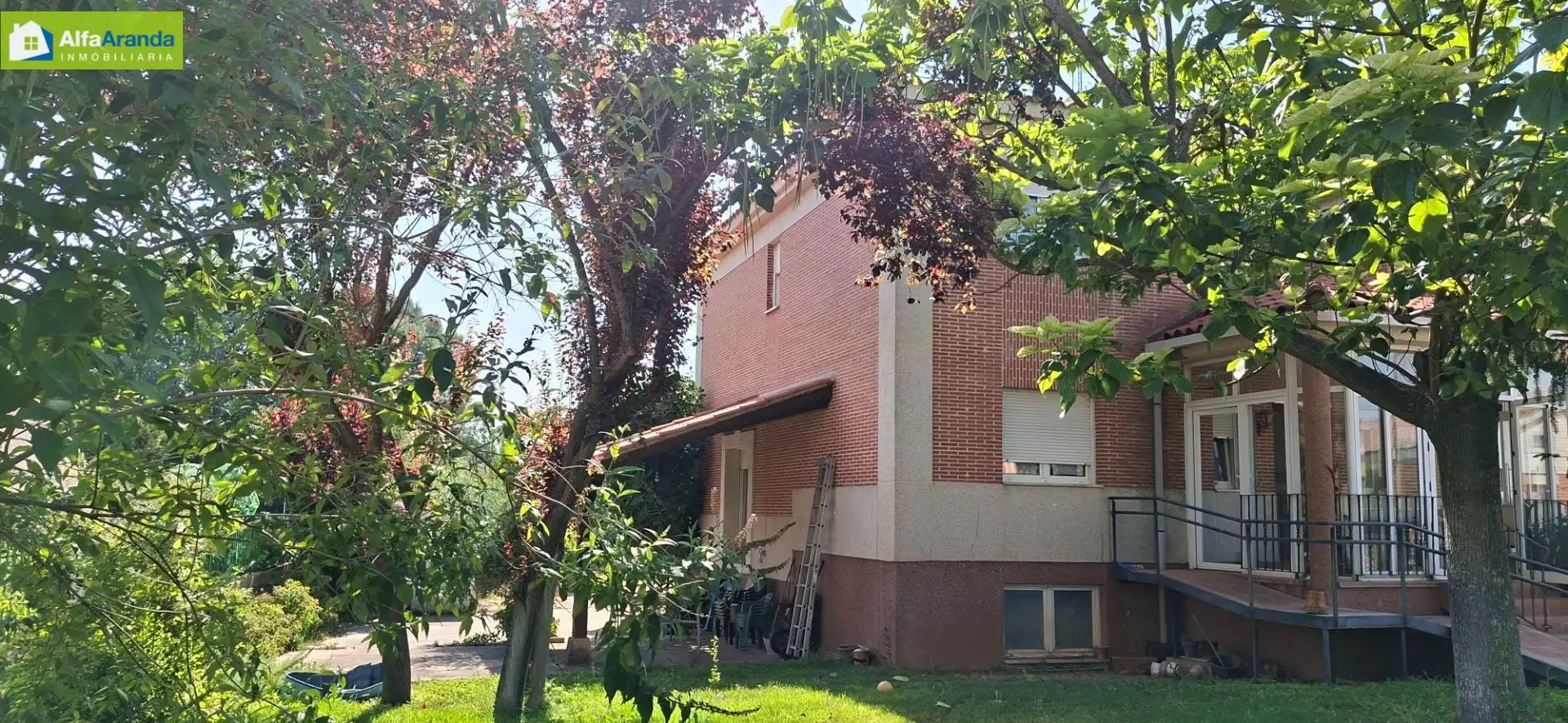 Vista exterior de Casa o xalet en venda en Fuentespina amb Calefacció, Jardí privat i Parquet