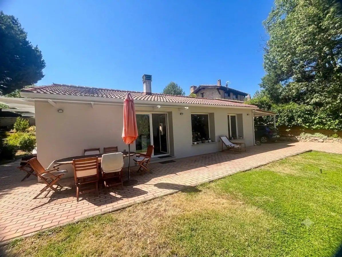 Vista exterior de Casa o chalet en venta en El Espinar con Calefacción y Terraza