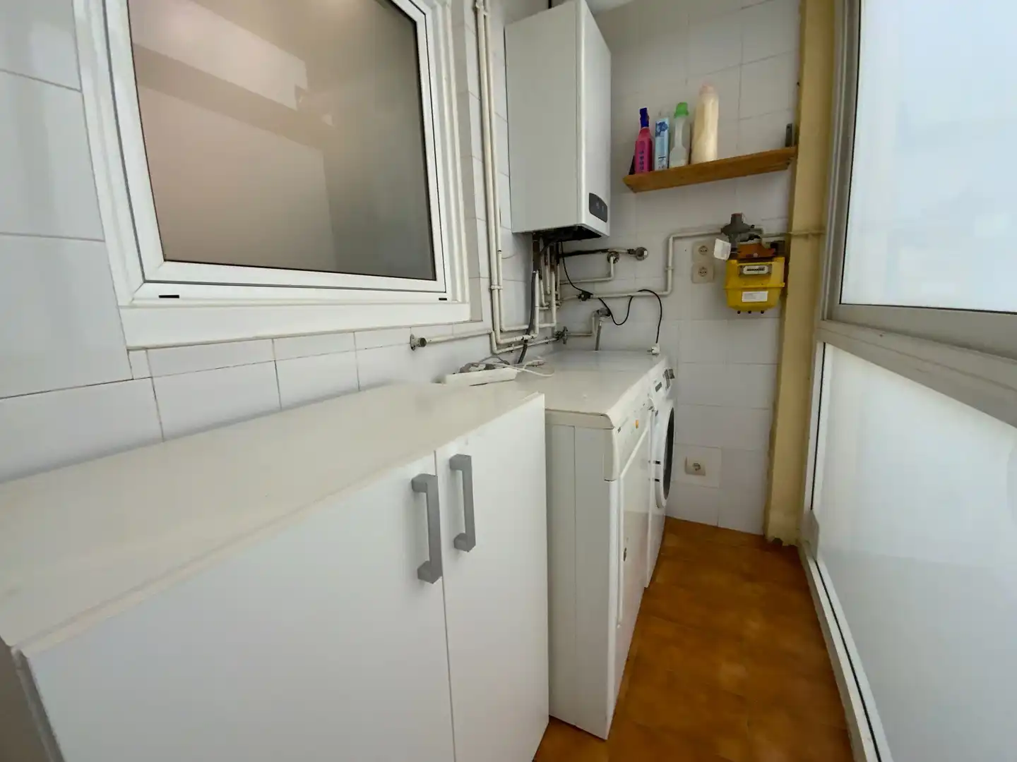 Küche von Wohnung zum Verkauf in Sant Vicenç de Montalt mit Klimaanlage, Heizung und Abstellraum
