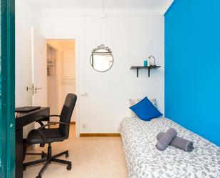 Bedroom of Flat to share in  Barcelona Capital  with Heating, Washing machine and TV