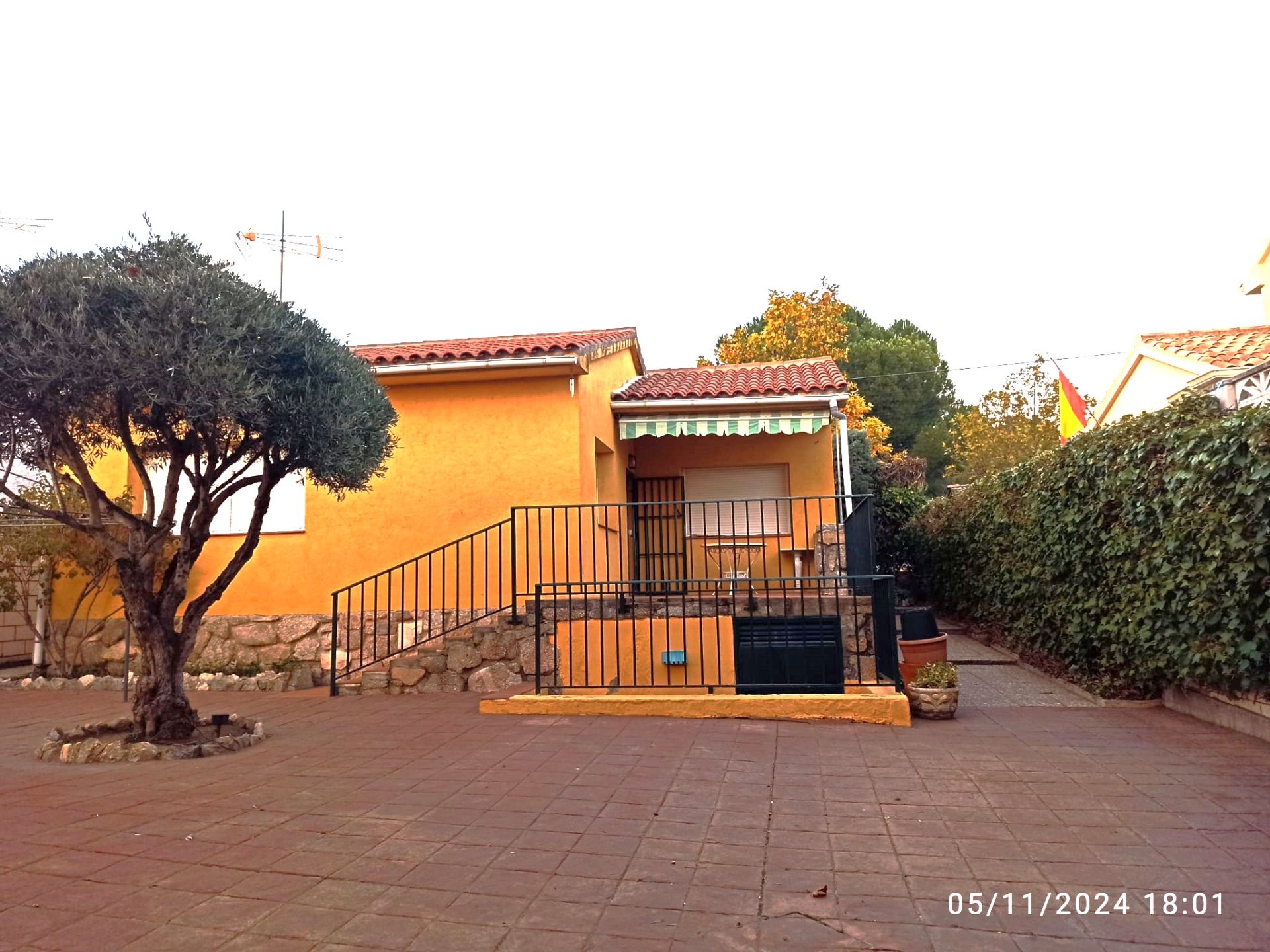 Vista exterior de Casa o xalet en venda en Navalagamella amb Calefacció, Jardí privat i Terrassa