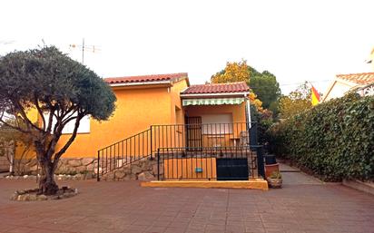 Exterior view of House or chalet for sale in Navalagamella  with Heating, Private garden and Terrace