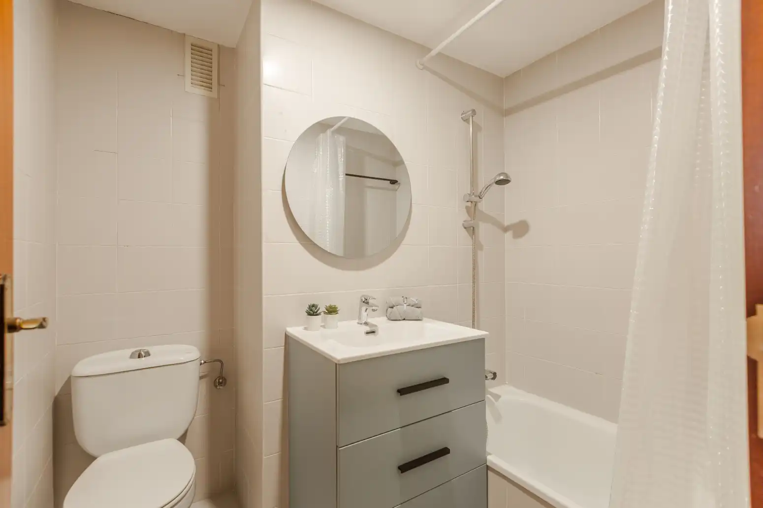 Bathroom of Flat for sale in  Pamplona / Iruña  with Heating and Storage room