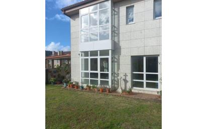 Exterior view of Single-family semi-detached for sale in Santiago de Compostela 