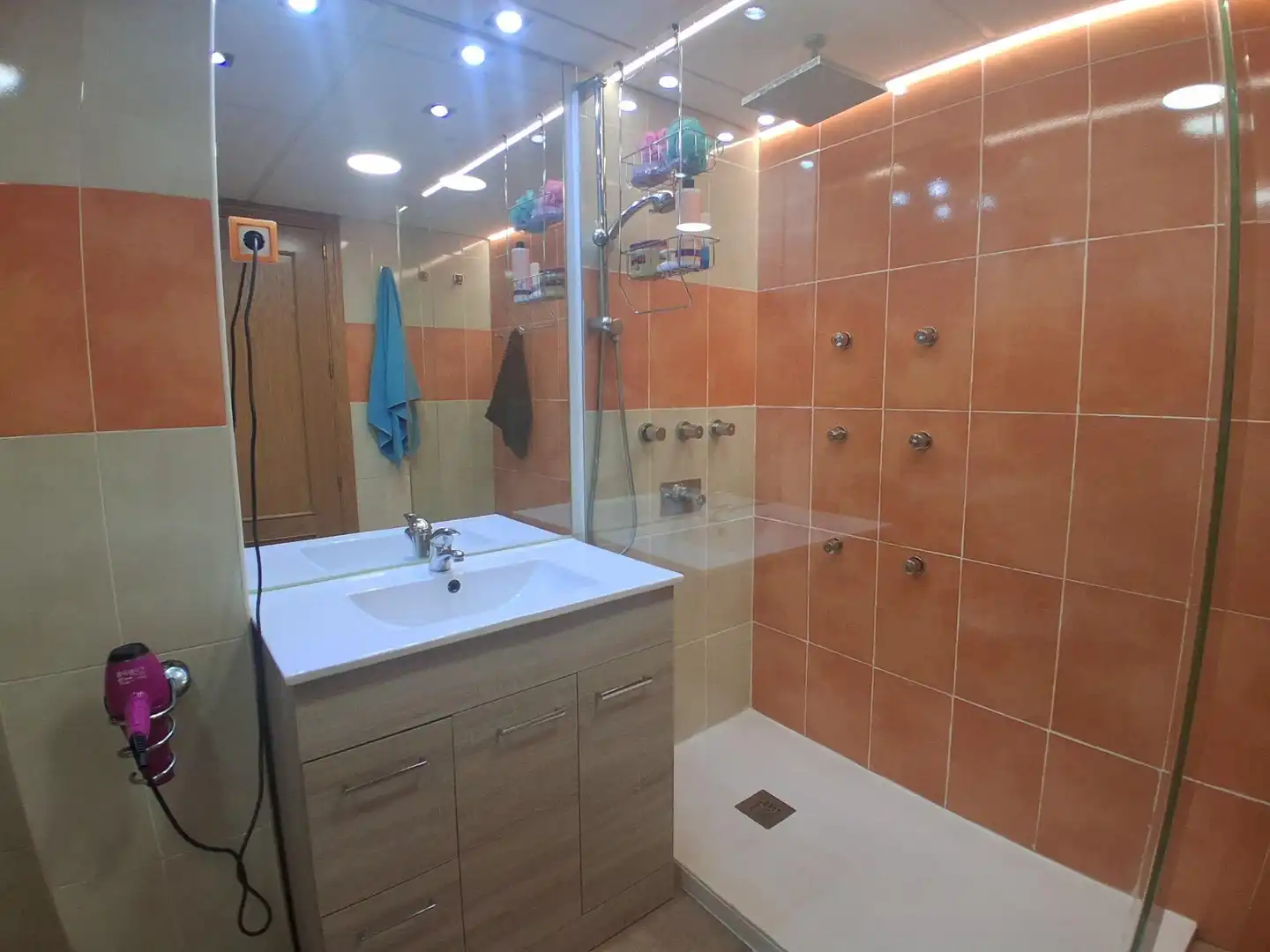 Baño de Piso en venta en Cedillo del Condado con Calefacción y Trastero