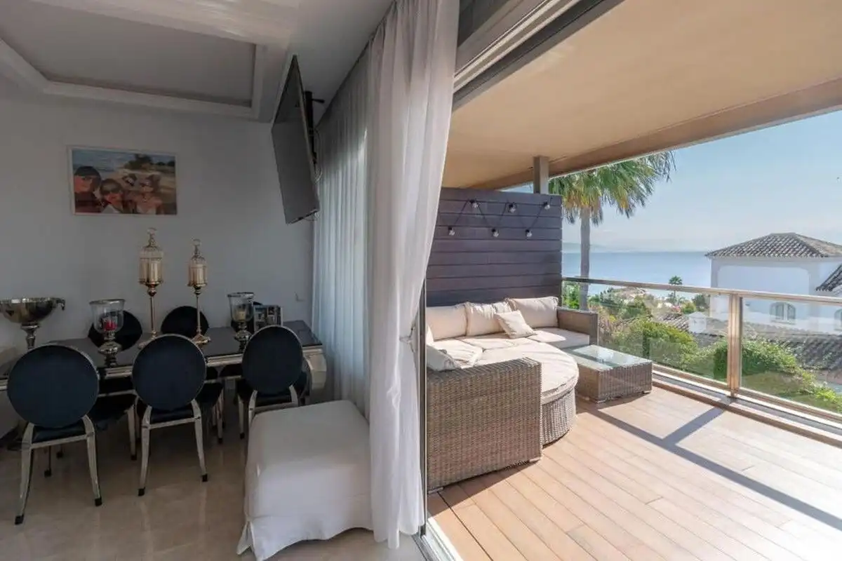 Terrasse von Wohnungen zur Miete in Manilva mit Klimaanlage, Heizung und Terrasse