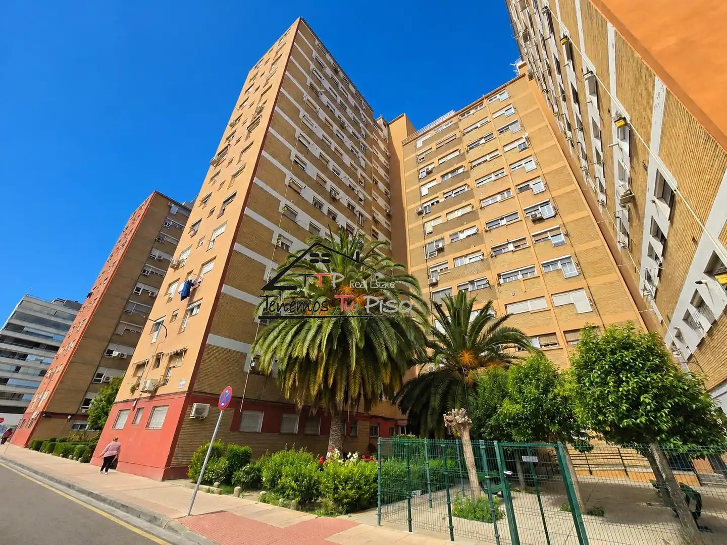 Exterior view of Flat for sale in Zaragoza  with Air Conditioner, Heating and Parquet flooring