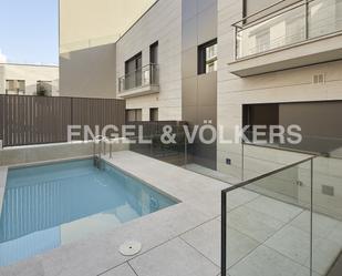 Swimming pool of Apartment to rent in  Barcelona Capital  with Air Conditioner, Swimming Pool and Balcony