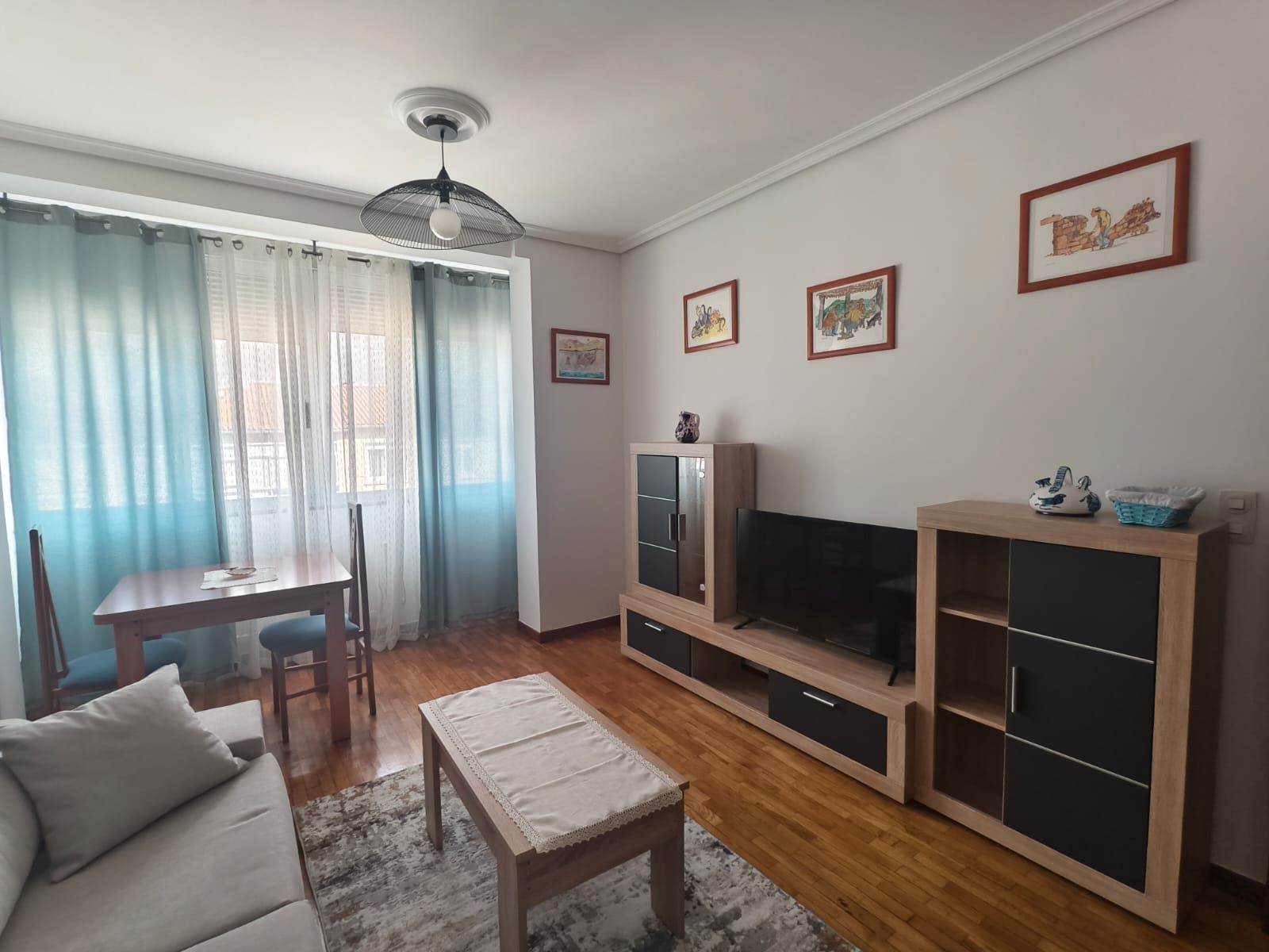 Living room of Flat to rent in A Coruña Capital   with Heating, Parquet flooring and Furnished