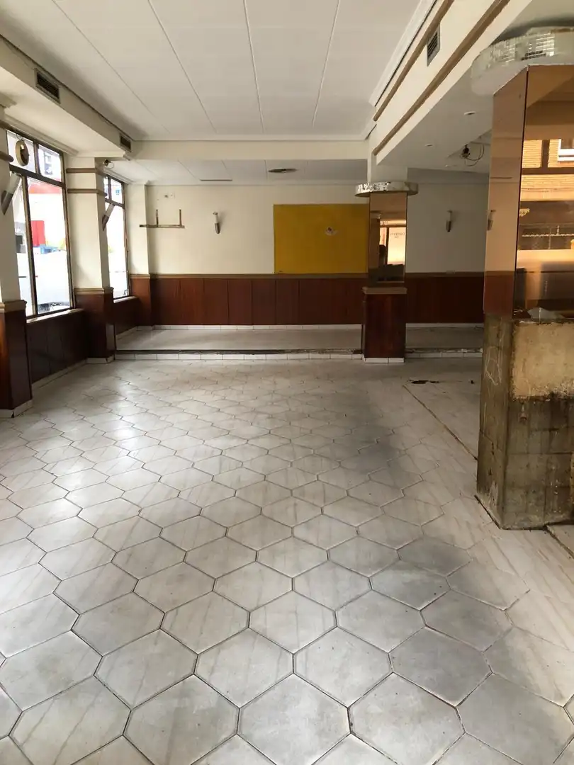 Local comercial en venda a Flores de Sil - La Placa