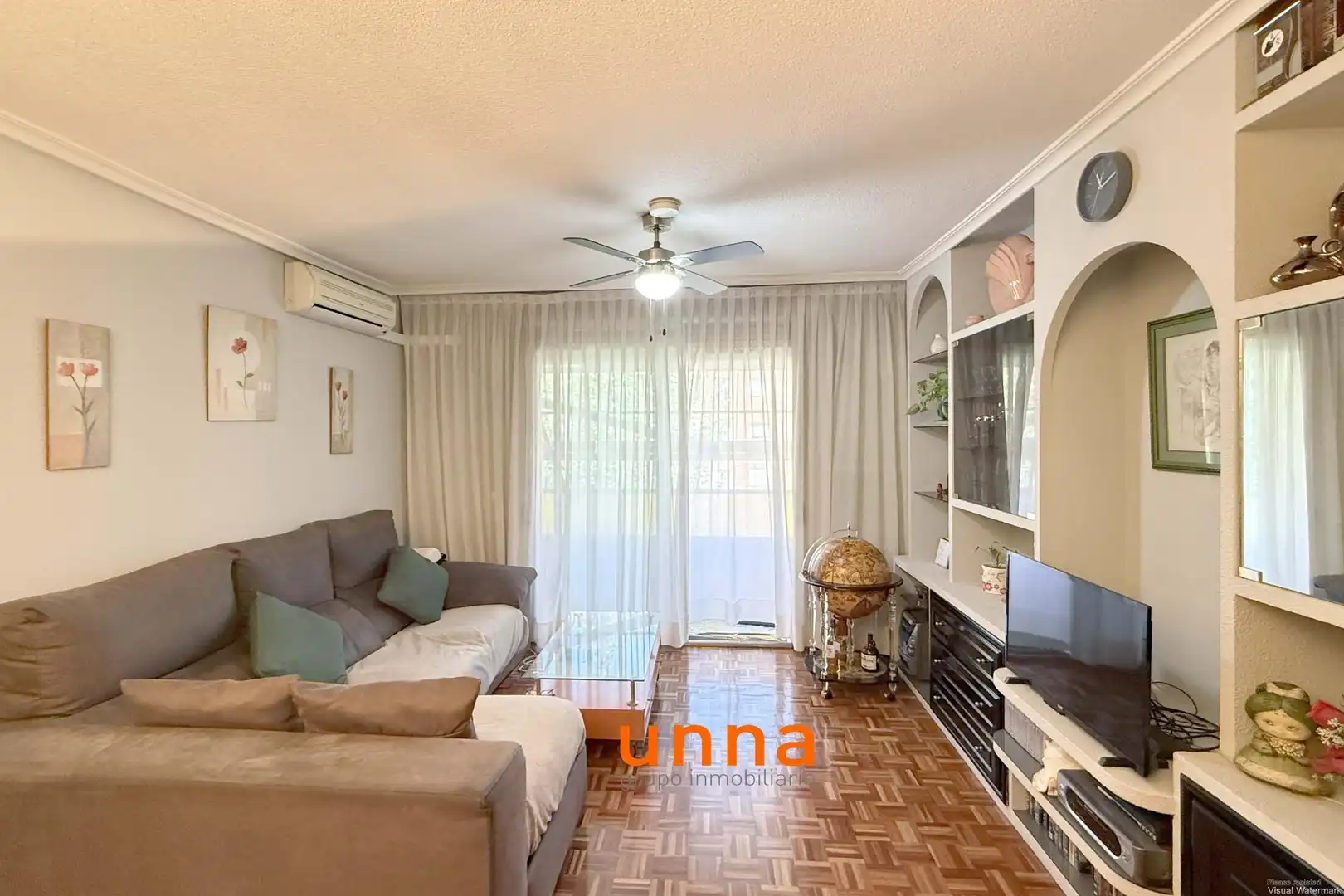 Living room of Flat for sale in Móstoles  with Air Conditioner, Parquet flooring and Terrace