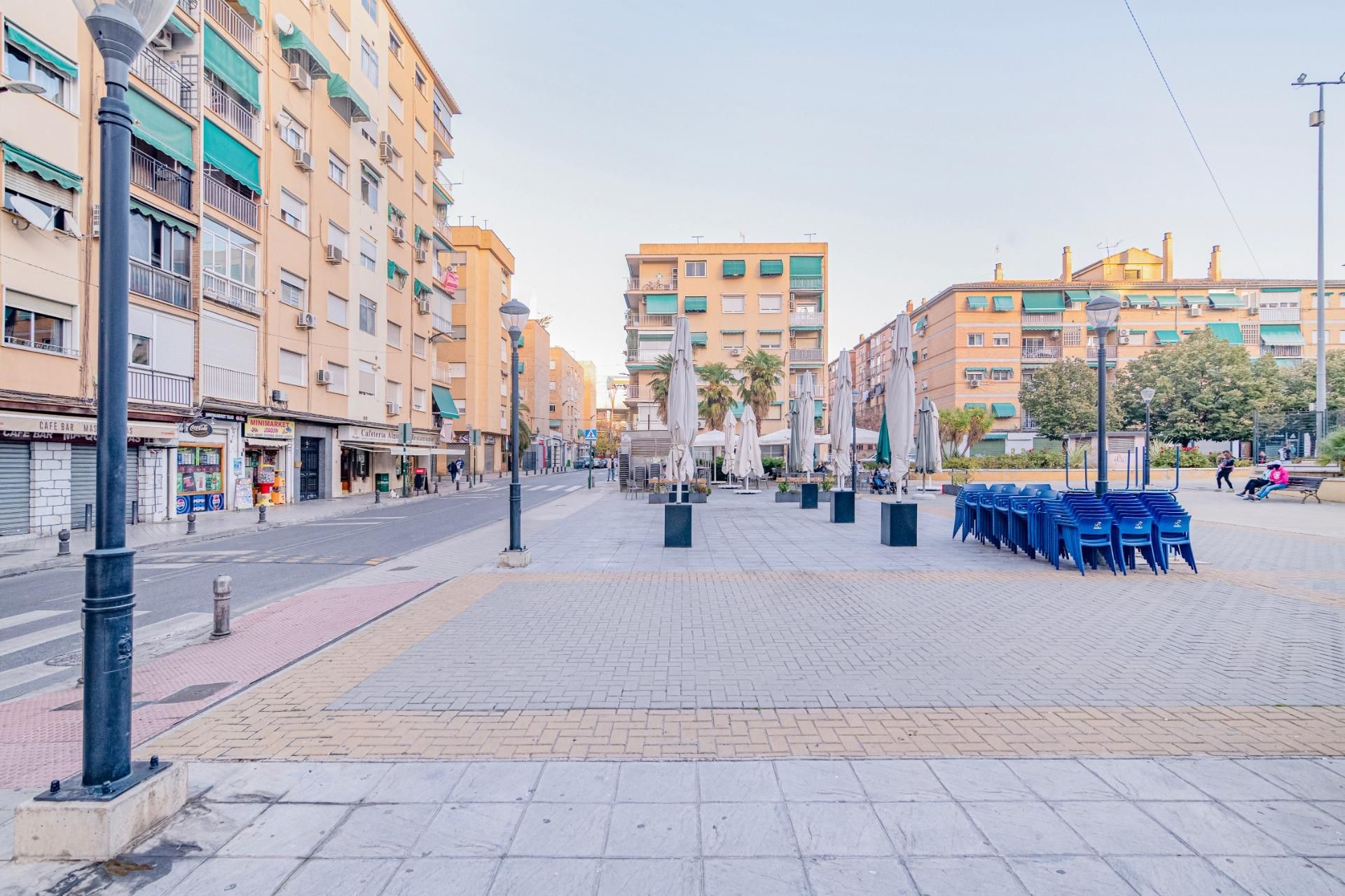 Vista exterior de Pis en venda en  Granada Capital amb Terrassa i Balcó