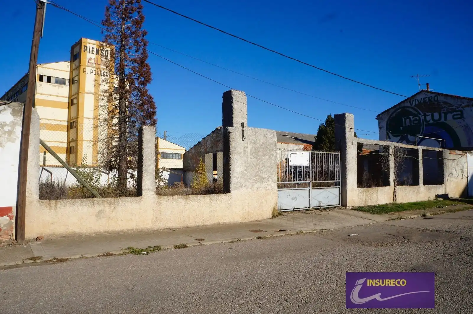 Vista exterior de Nave industrial en venta en León Capital 