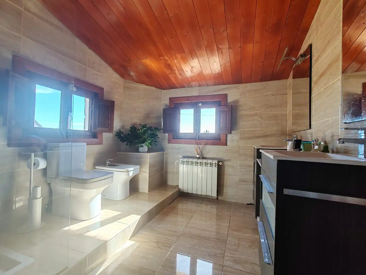 Baño de Casa adosada en venta en Castellón de la Plana / Castelló de la Plana con Calefacción, Jardín privado y Terraza
