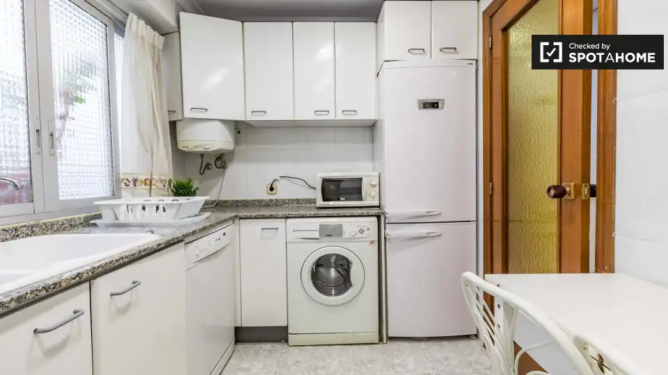 Cocina de Piso de alquiler en Valencia con Aire acondicionado, Calefacción y Amueblado
