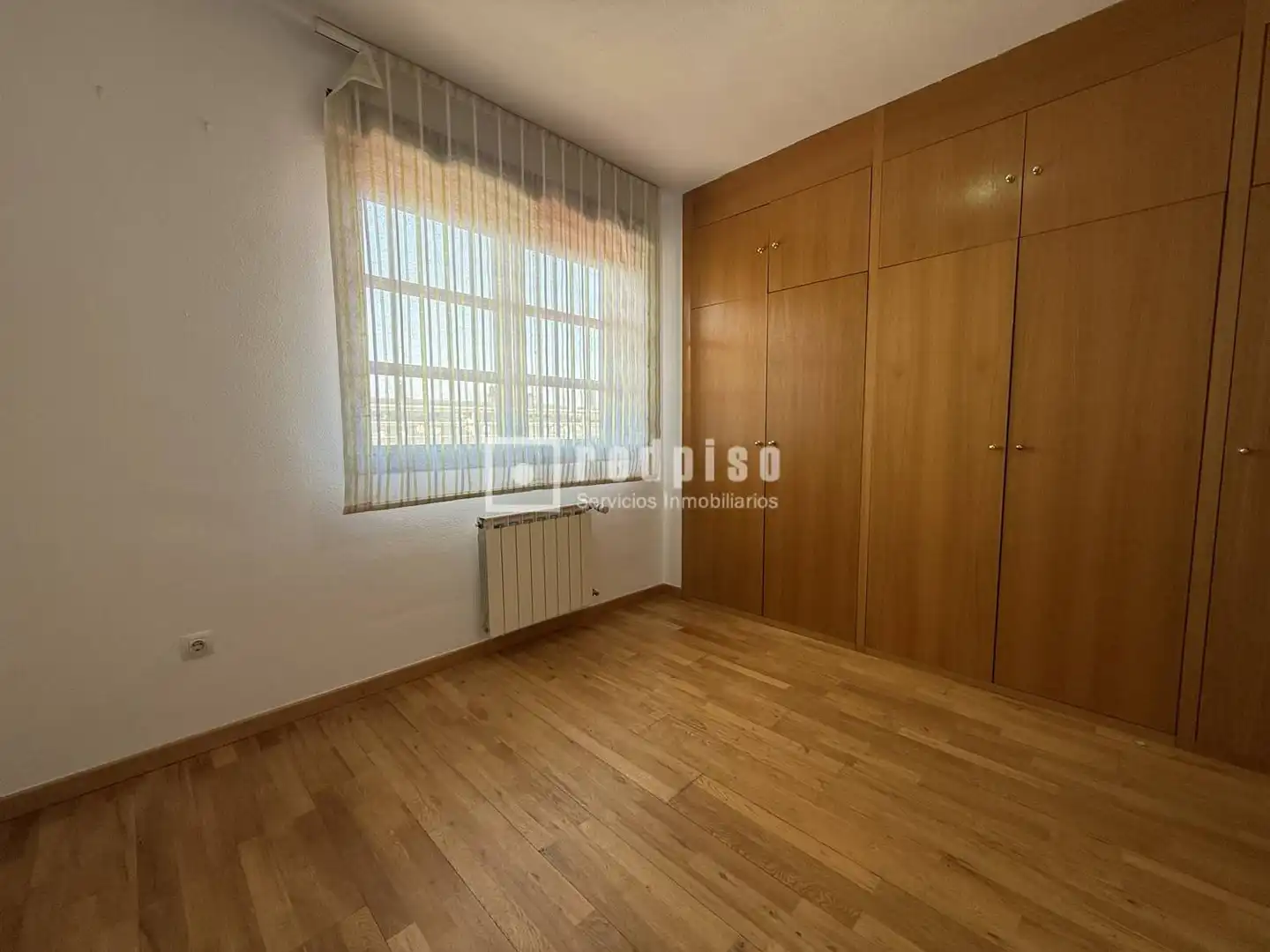 Habitación de Ático de alquiler en Madrid con Aire acondicionado, Calefacción y Jardín privado