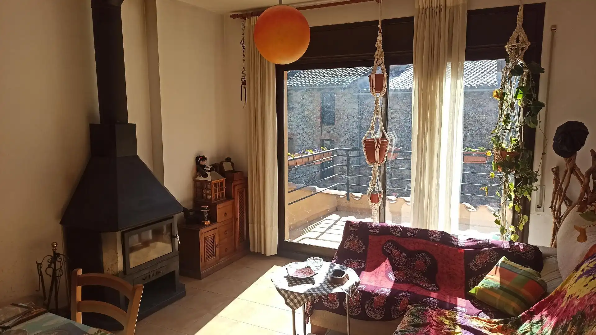 Sala d'estar de Casa adosada en venda en Osor amb Jardí privat i Terrassa