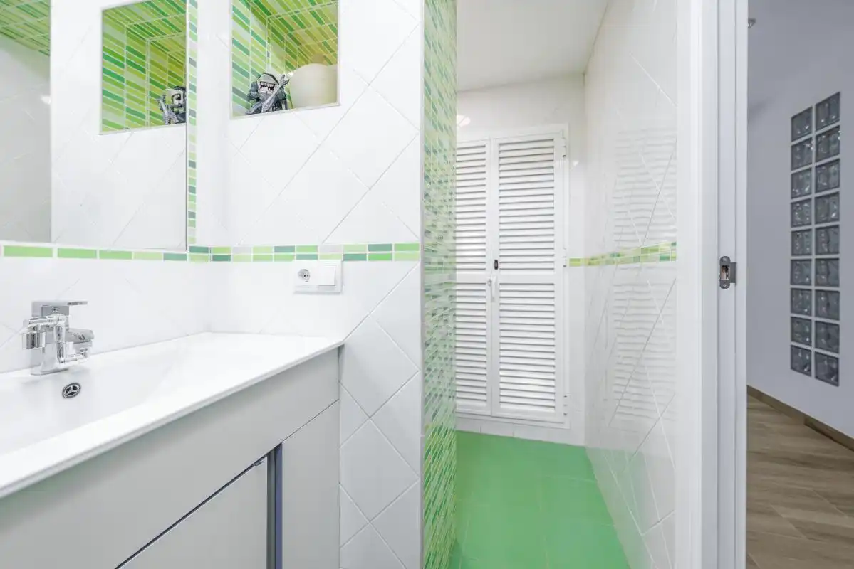 Baño de Planta baja en venta en Sevilla con Calefacción