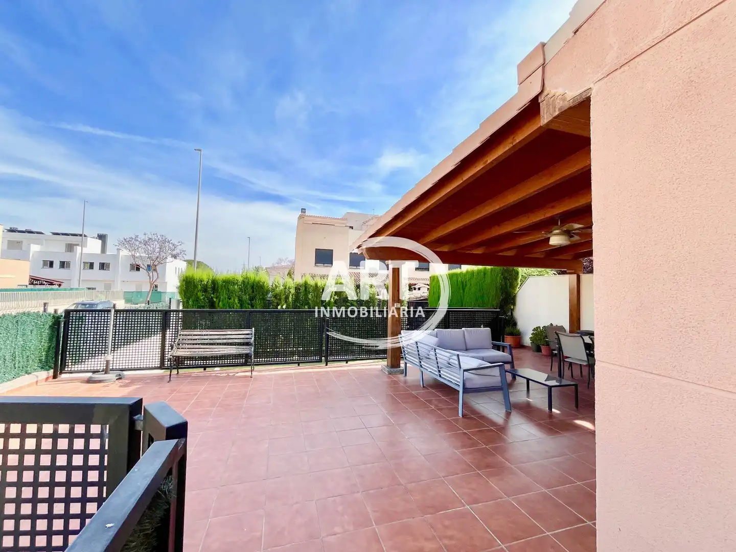 Terrasse von Einfamilien-Reihenhaus zum Verkauf in San Antonio de Benagéber mit Klimaanlage, Heizung und Terrasse