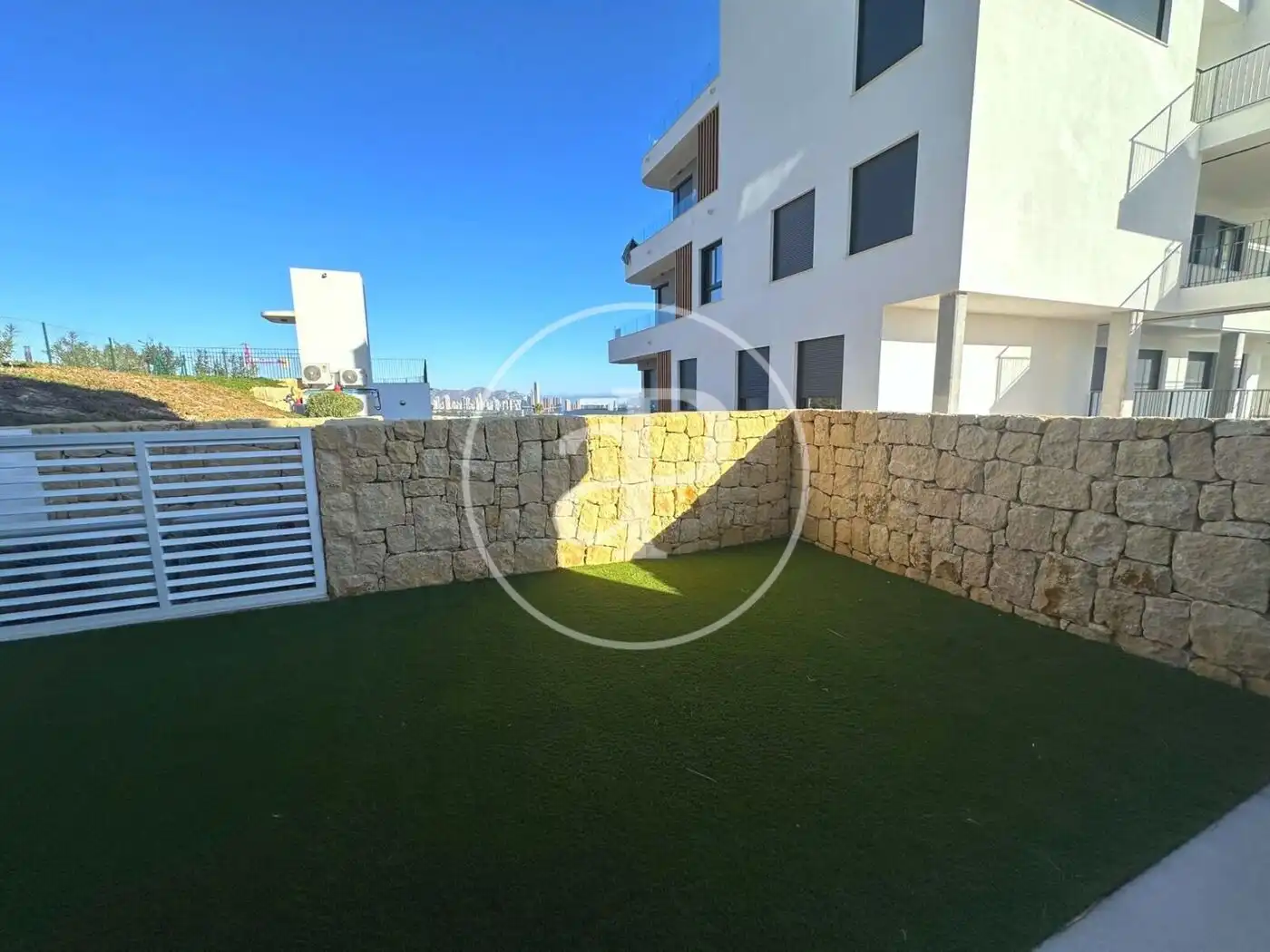 Terraza de Dúplex en venta en Finestrat con Aire acondicionado, Calefacción y Jardín privado