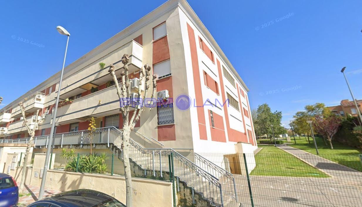 Vista exterior de Pis en venda en Tomares amb Aire condicionat