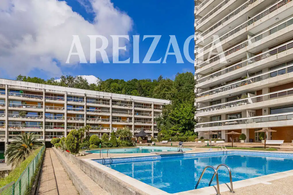 Vista exterior de Piso en venta en Donostia - San Sebastián  con Aire acondicionado, Calefacción y Jardín privado