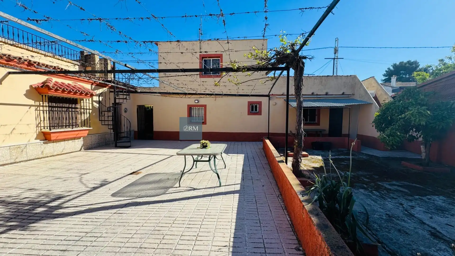 Vista exterior de Casa o xalet en venda en Sanlúcar de Barrameda amb Jardí privat, Terrassa i Traster