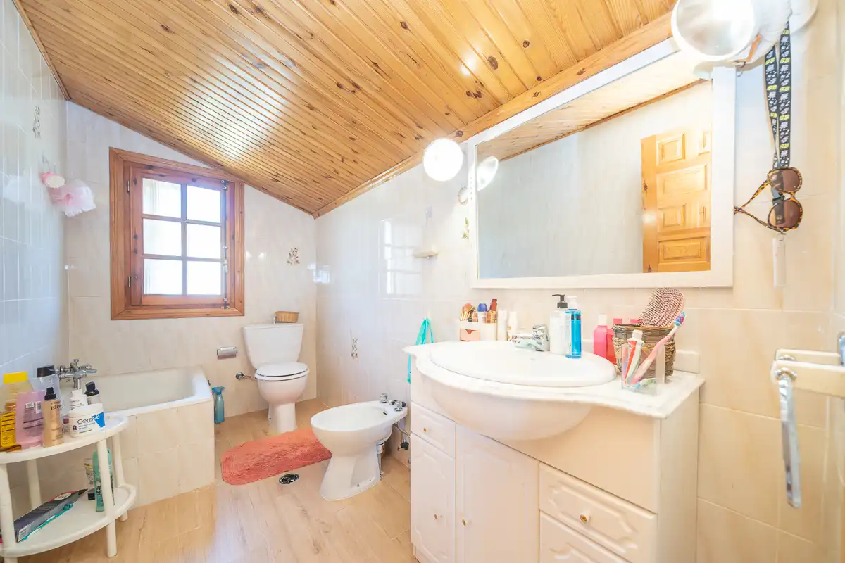 Bathroom of Houses for sale in Santa María de la Alameda  with Heating, Private garden and Terrace