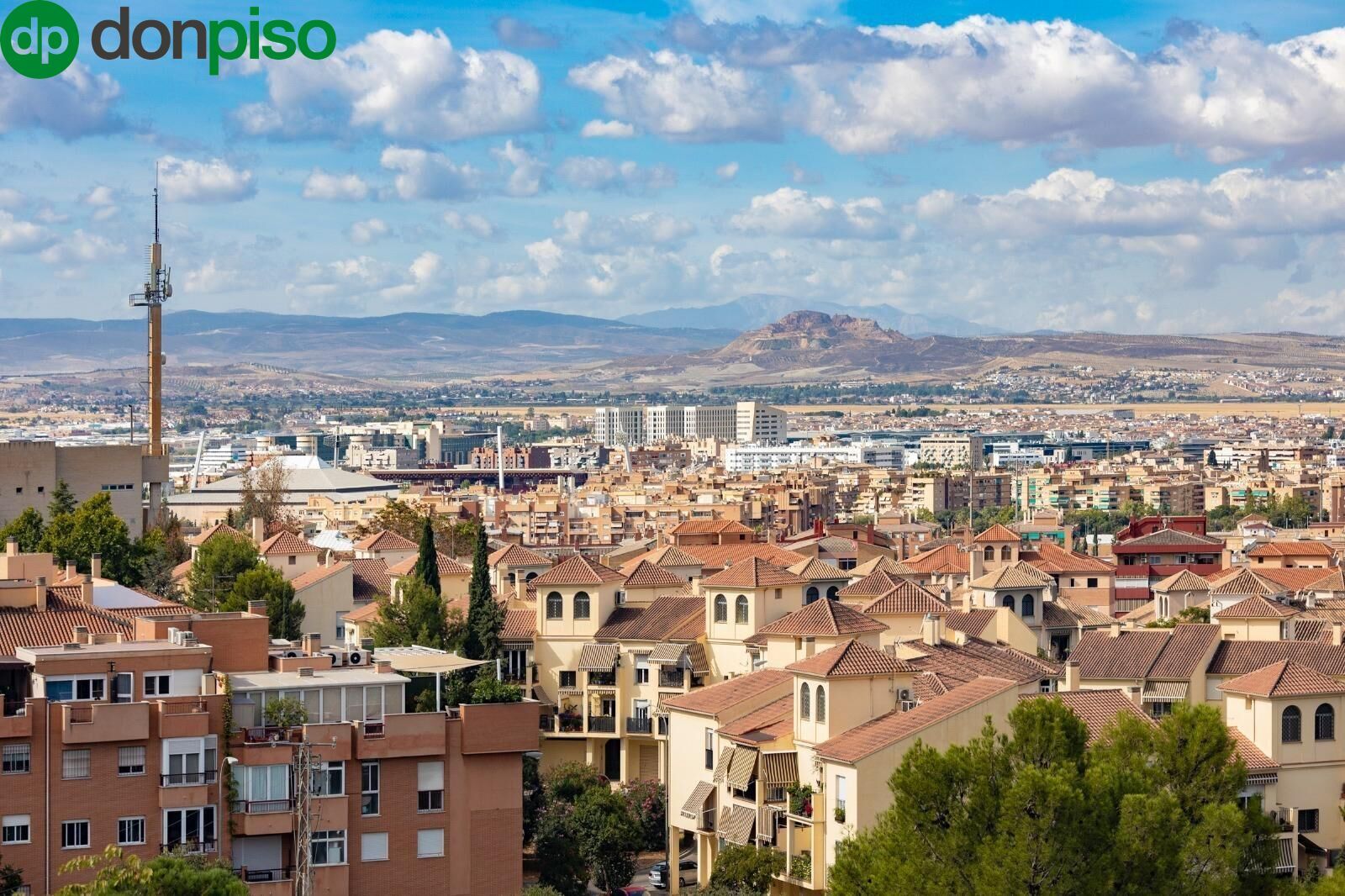Außenansicht von Haus oder Chalet zum Verkauf in  Granada Capital mit Klimaanlage, Privatgarten und Terrasse