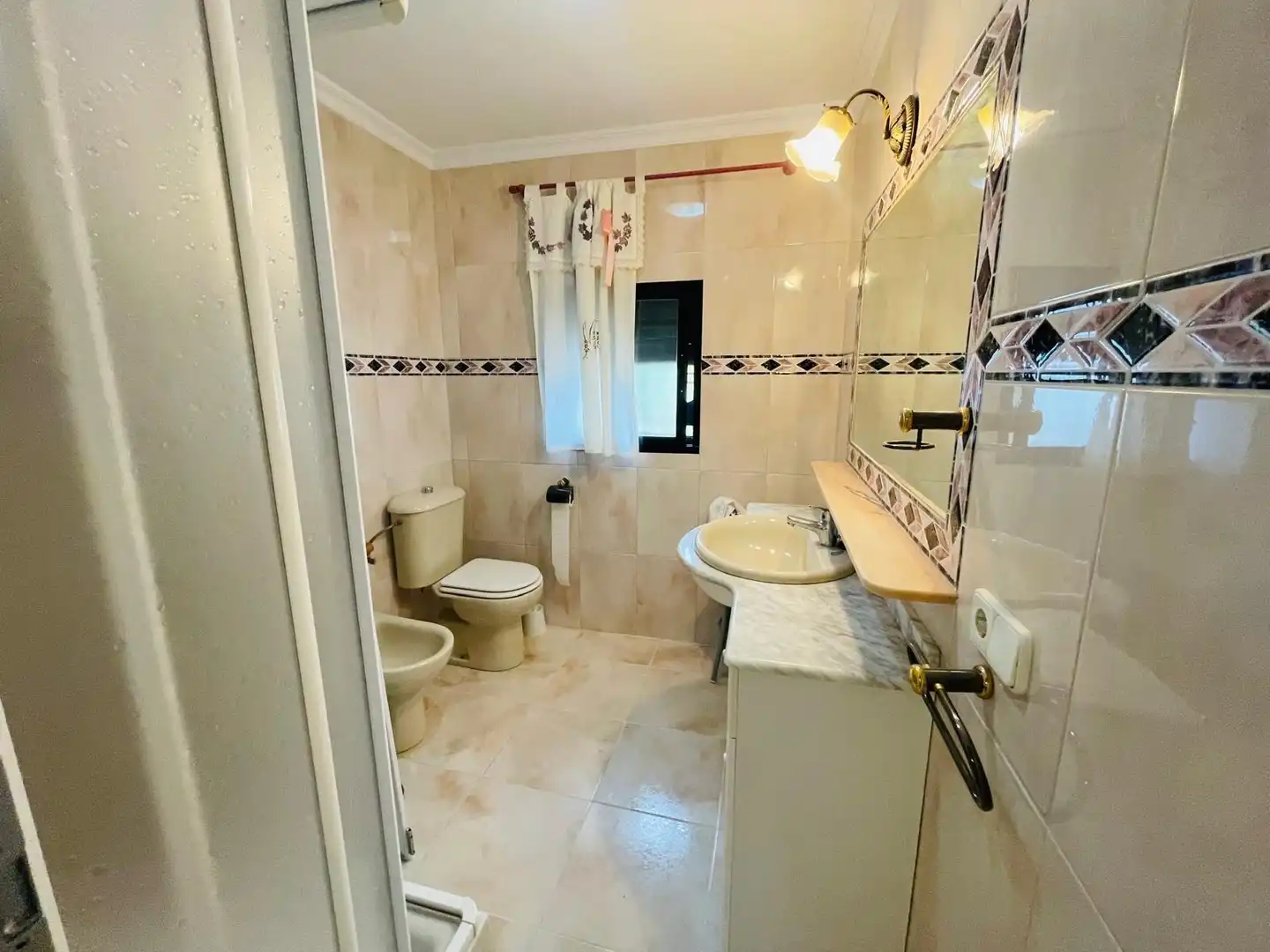 Baño de Casa o chalet en venta en Casar de Cáceres con Aire acondicionado, Jardín privado y Terraza