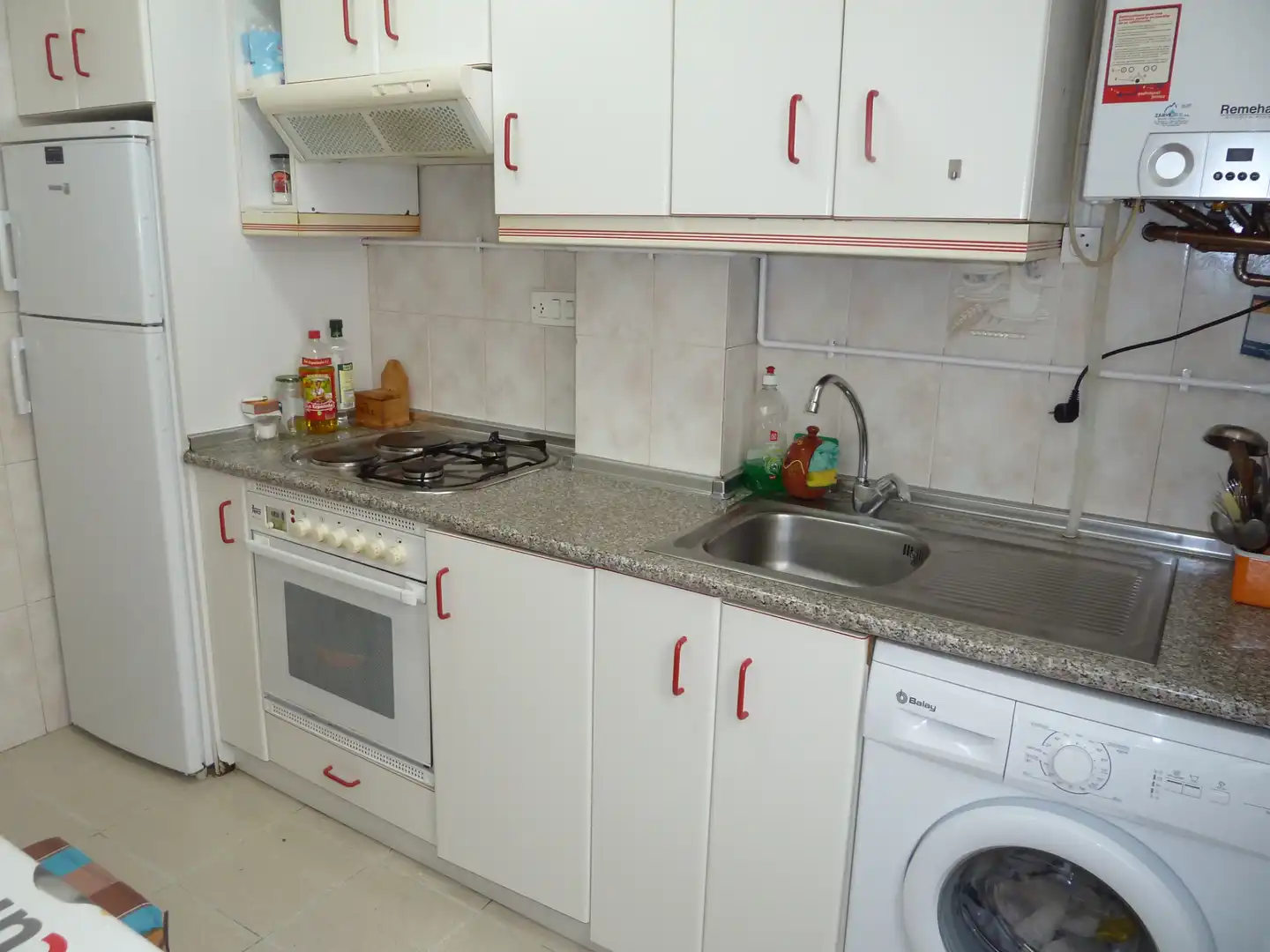 Kitchen of Flat for rent in Zaragoza  with Heating, Furnished and Oven