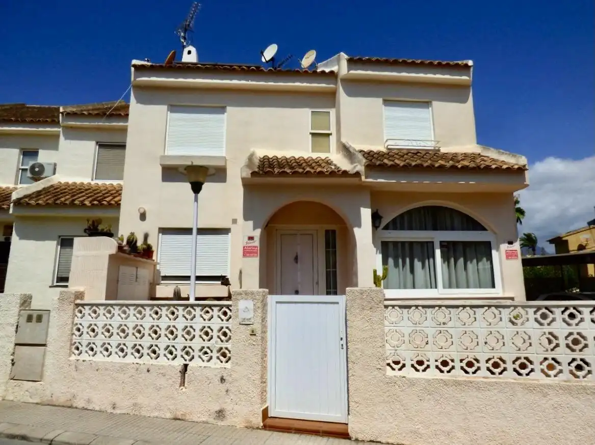 Casa aparellada amb piscina en venda a Rincón de Loix, imagen 2