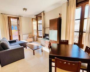 Living room of Flat to rent in  Granada Capital  with Air Conditioner, Heating and Furnished