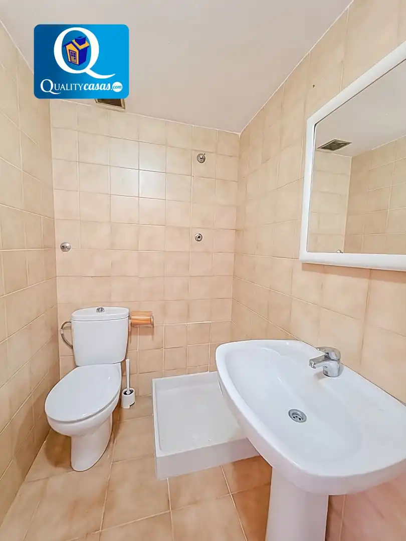 Badezimmer von Büro zum Verkauf in Sant Joan d'Alacant mit Klimaanlage