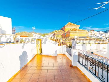 Casa con balcone in vendita a Torrox Pueblo