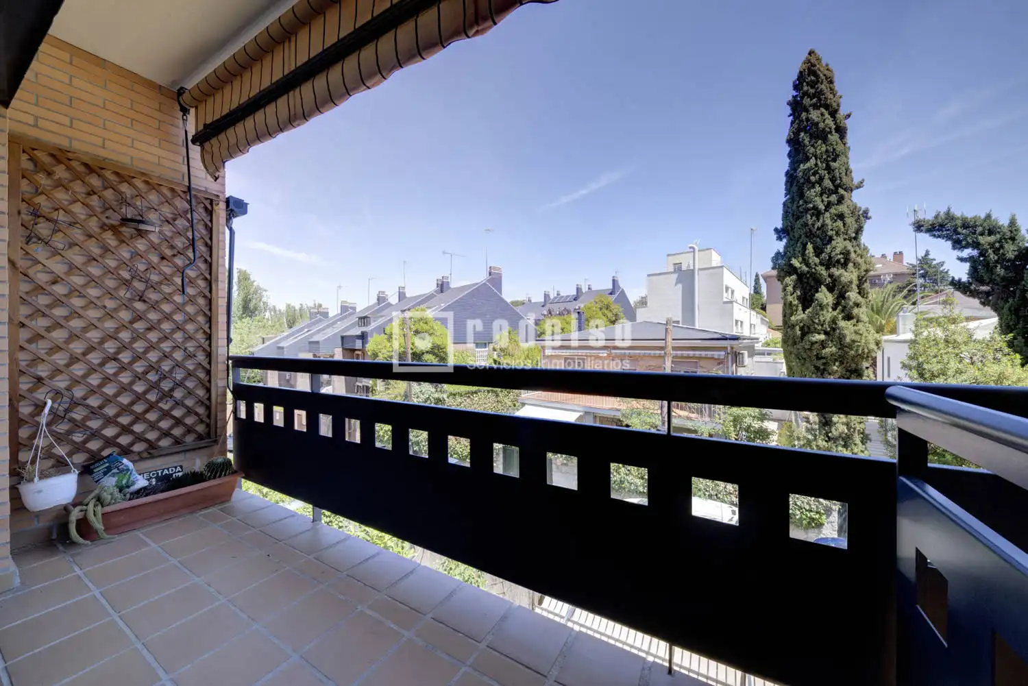 Exterior view of Duplexes for sale in Pozuelo de Alarcón  with Air Conditioner, Heating and Private garden