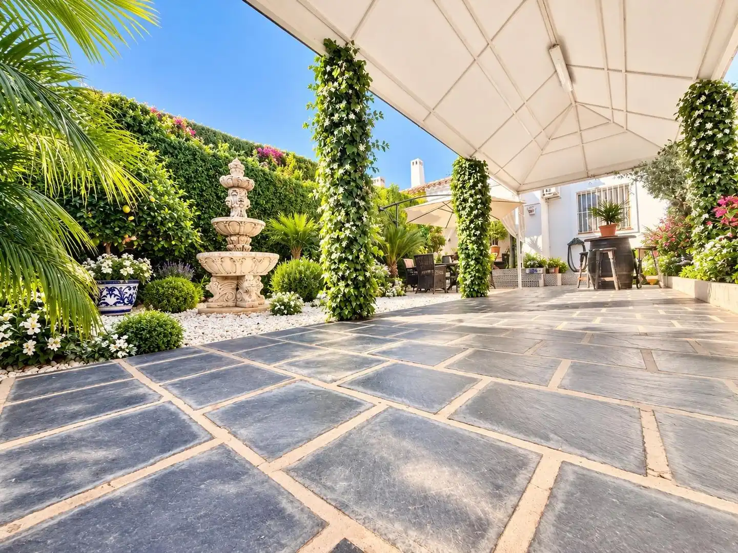 Chalet con terraza en venta en Pueblo Latino