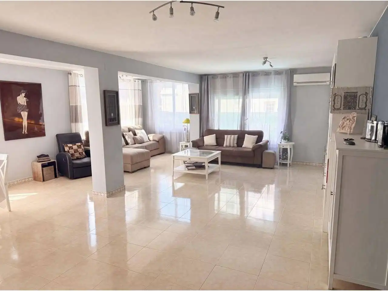 Casa con piscina en venta en Centre - Nucli Antic, imagen 2