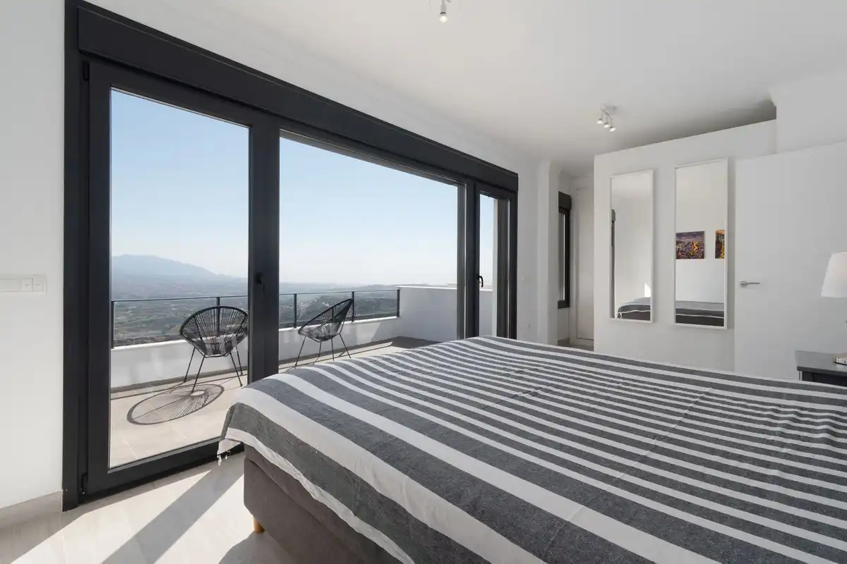 Habitación de Casa adosada en venta en Ojén con Terraza, Trastero y Piscina