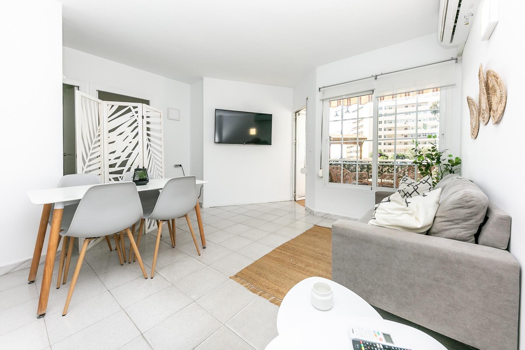 Bedroom of Apartment for sale in Fuengirola  with Air Conditioner, Heating and Private garden