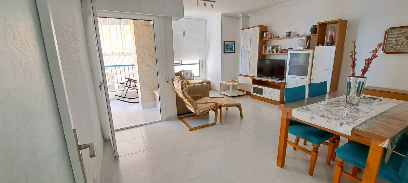 Sala d'estar de Pis de lloguer en Torrevieja amb Aire condicionat, Calefacció i Terrassa