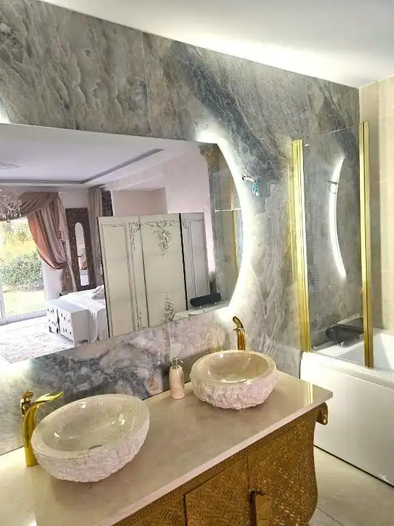 Bany de Casa o xalet de lloguer en Marbella amb Aire condicionat, Jardí privat i Terrassa