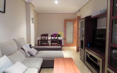 Living room of Apartment for sale in Badajoz Capital  with Air Conditioner, Heating and Private garden