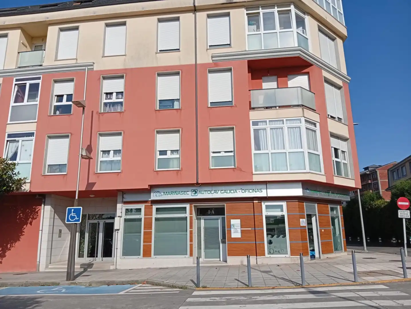 Außenansicht von Garage zum Verkauf in Xove