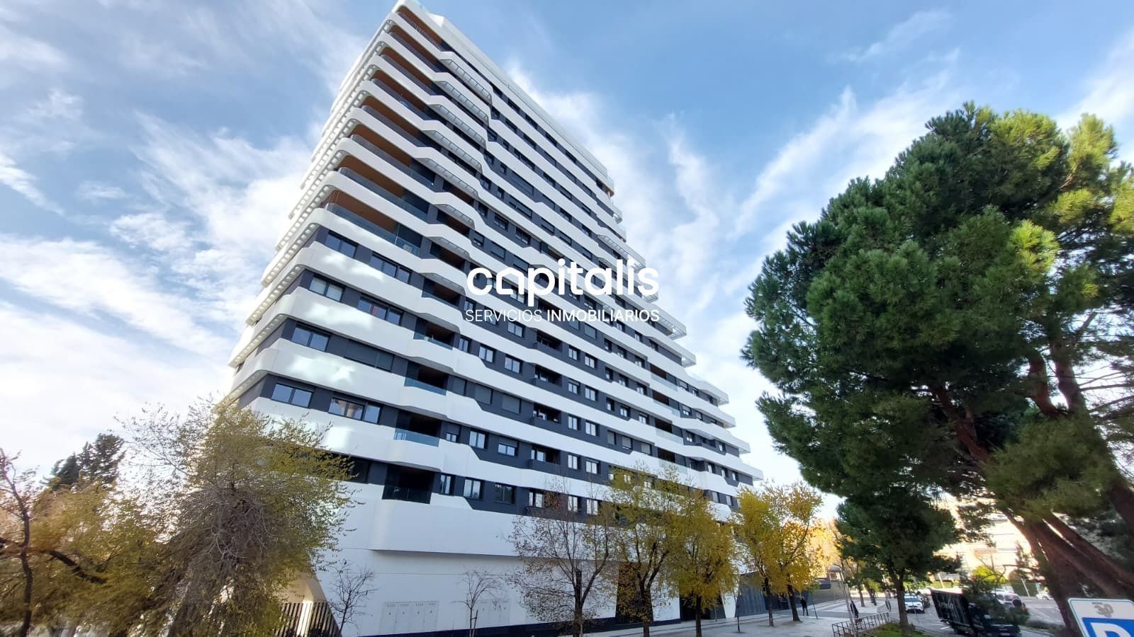 Vista exterior de Pis de lloguer en  Madrid Capital amb Aire condicionat, Calefacció i Piscina comunitària