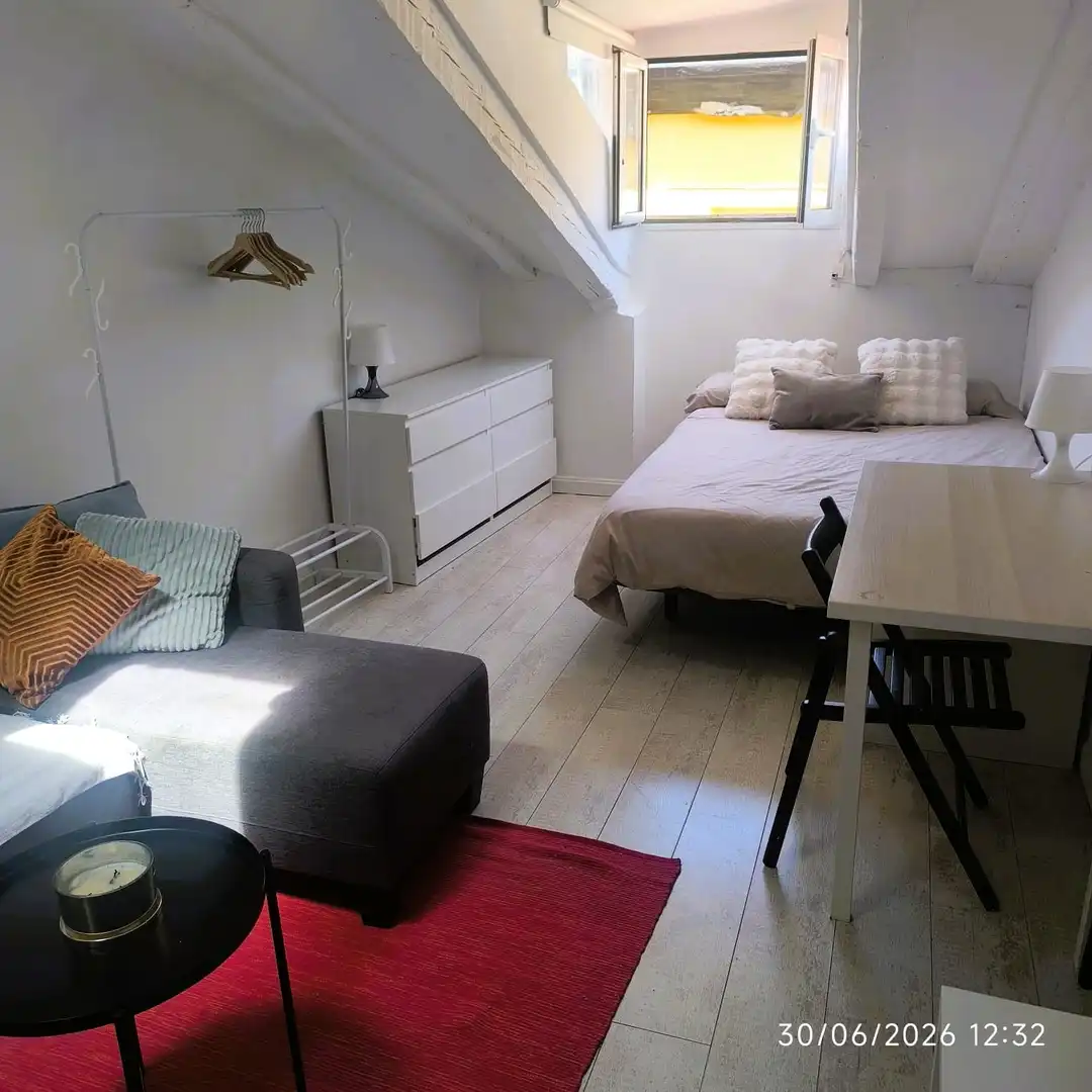 Schlafzimmer von Wohnung zur Miete in Madrid mit Klimaanlage, Heizung und Möbliert
