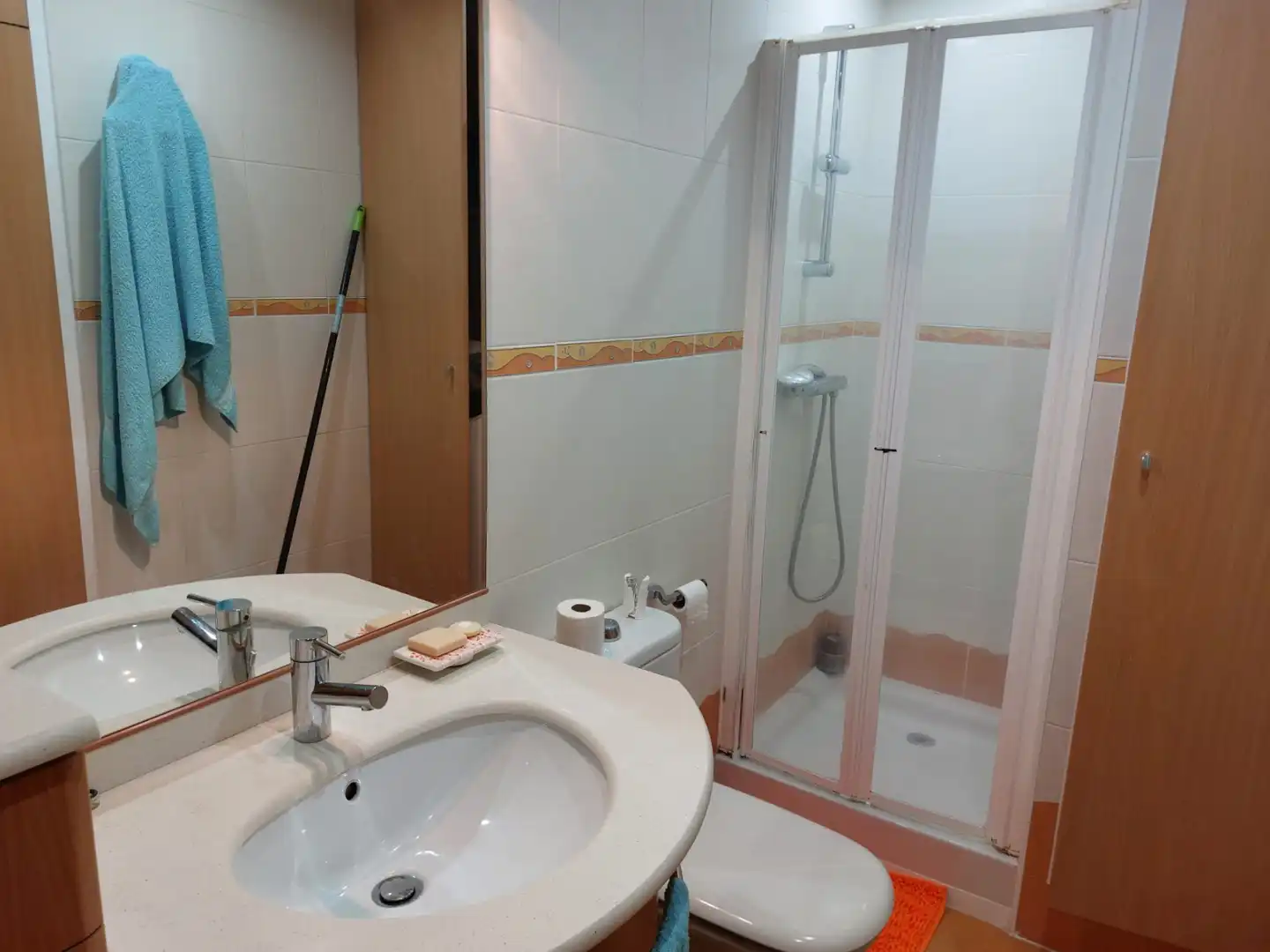 Bany de Apartament en venda en Castelldefels amb Terrassa i Piscina comunitària