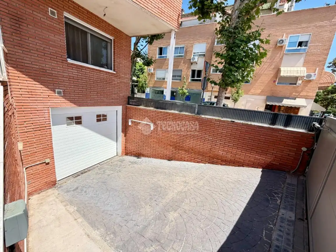 Parking de Casa adosada en venta en Daganzo de Arriba con Aire acondicionado y Calefacción