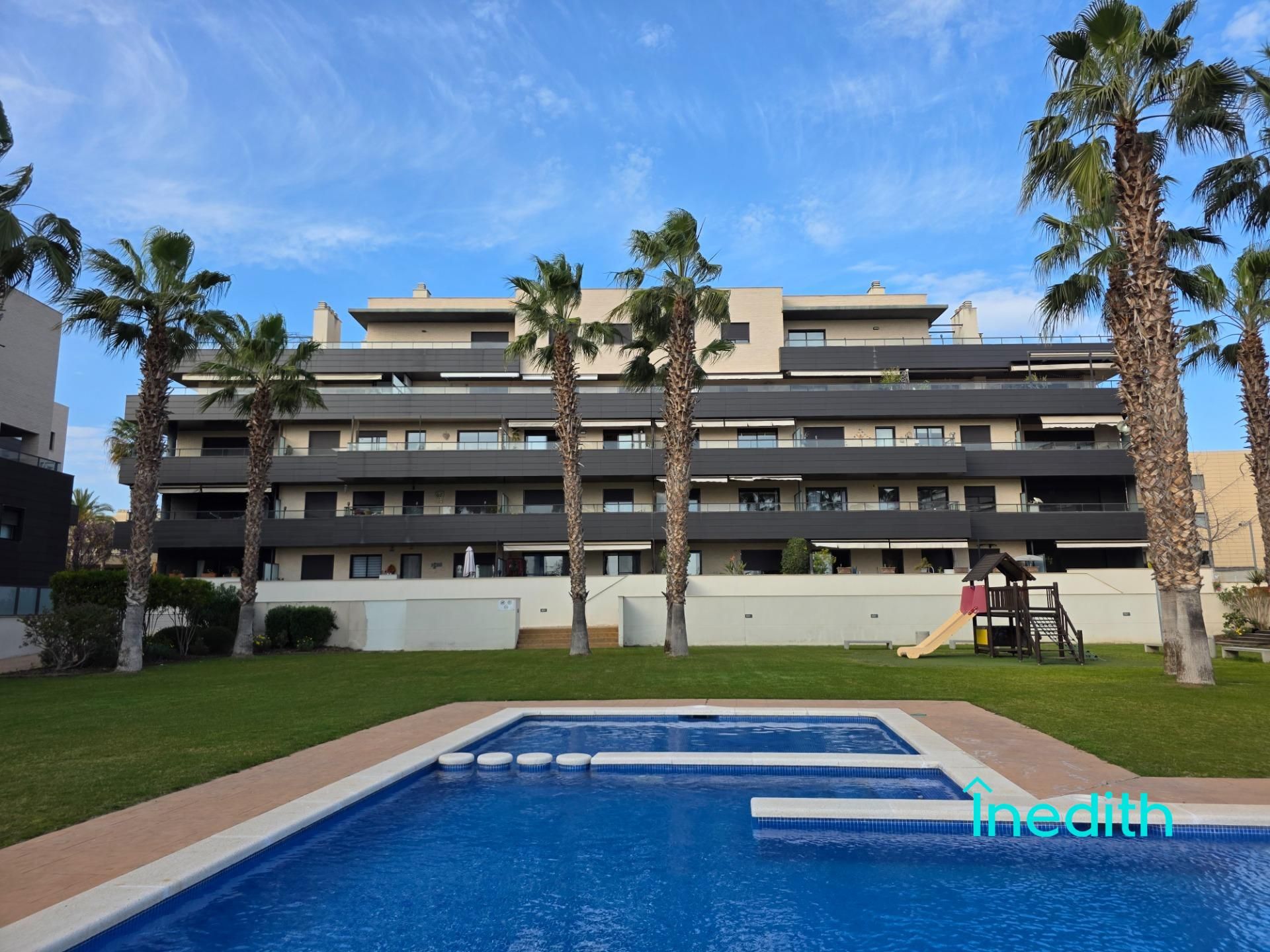 Swimming pool of Flat for sale in Vilanova i la Geltrú  with Air Conditioner, Heating and Private garden