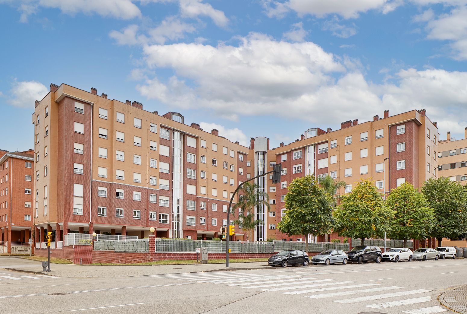 Vista exterior de Piso en venta en Gijón  con Calefacción, Trastero y Piscina comunitaria